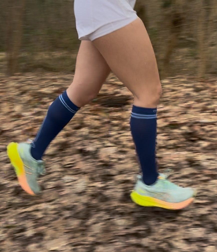 Hardloopster met blauwe Osock compressiesokken